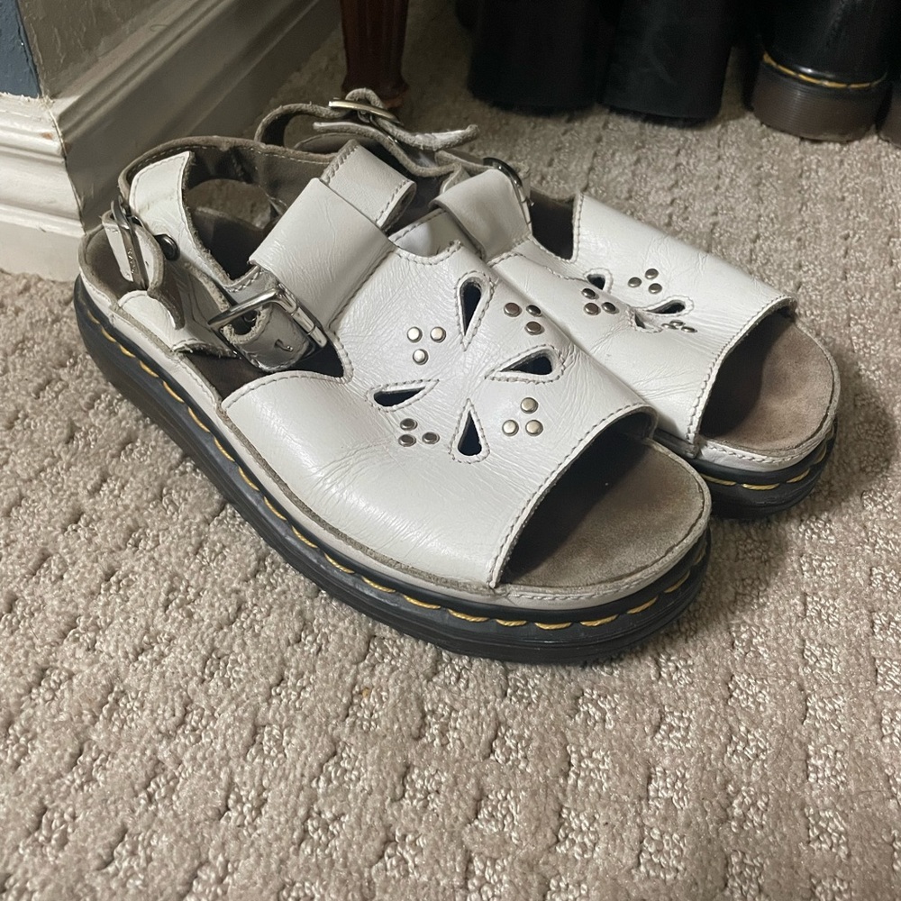 Rare vintage Dr Marten white sandals!